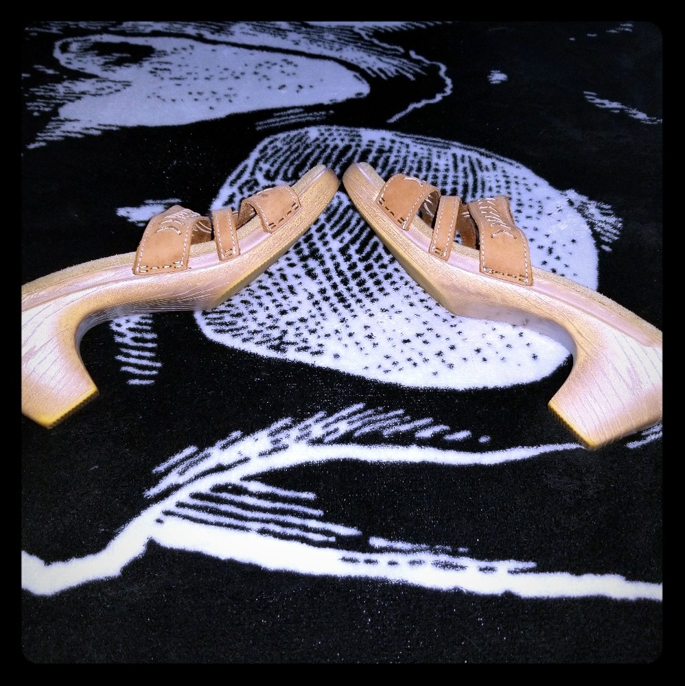 Super cute wooden sandals